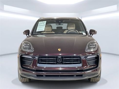 Certified 2025 Porsche Macan image 2
