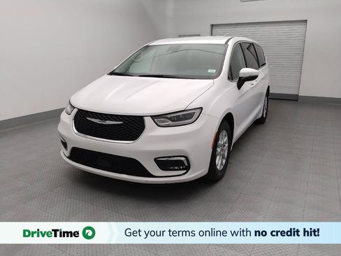 Used 2023 Chrysler Pacifica Touring-L FWD image 1