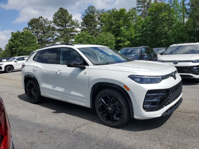 New 2026 Volkswagen Tiguan SE R-Line FWD image 3