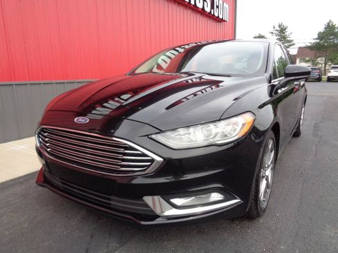 Used 2017 Ford Fusion SE w/ Equipment Group 201A FWD image 12
