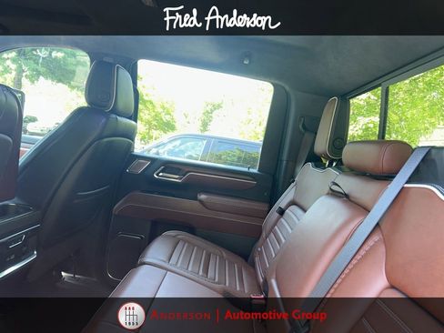 Used 2024 GMC Sierra 2500 Denali Ultimate AWD/4WD image 3