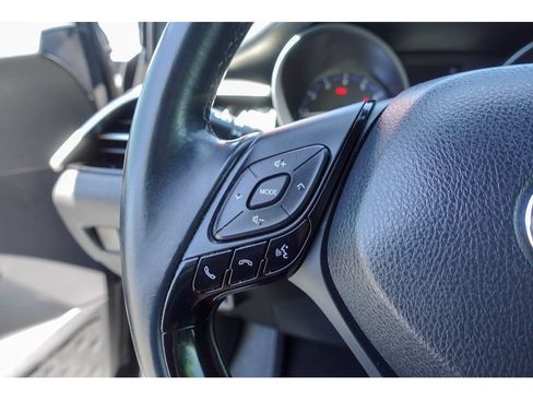 Used 2019 Toyota C-HR XLE FWD image 15