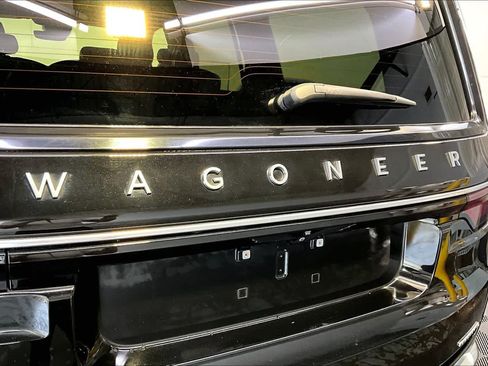 Used 2022 Jeep Wagoneer Series II AWD/4WD image 32