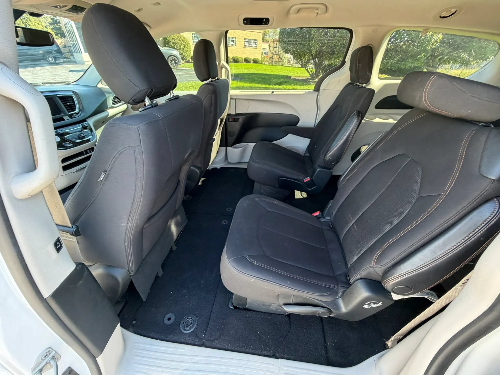 Used 2018 Chrysler Pacifica Touring Plus FWD image 11
