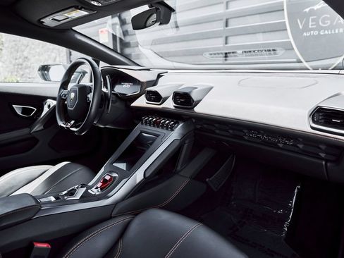 Used 2021 Lamborghini Huracan EVO RWD image 42