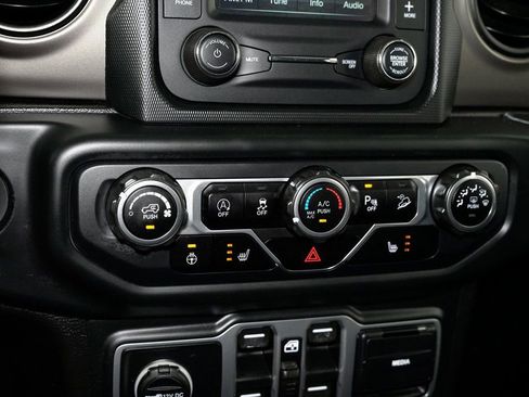 Used 2018 Jeep Wrangler Unlimited Sport S image 16