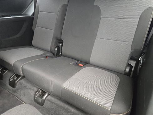 Used 2021 Chevrolet Traverse LT image 32