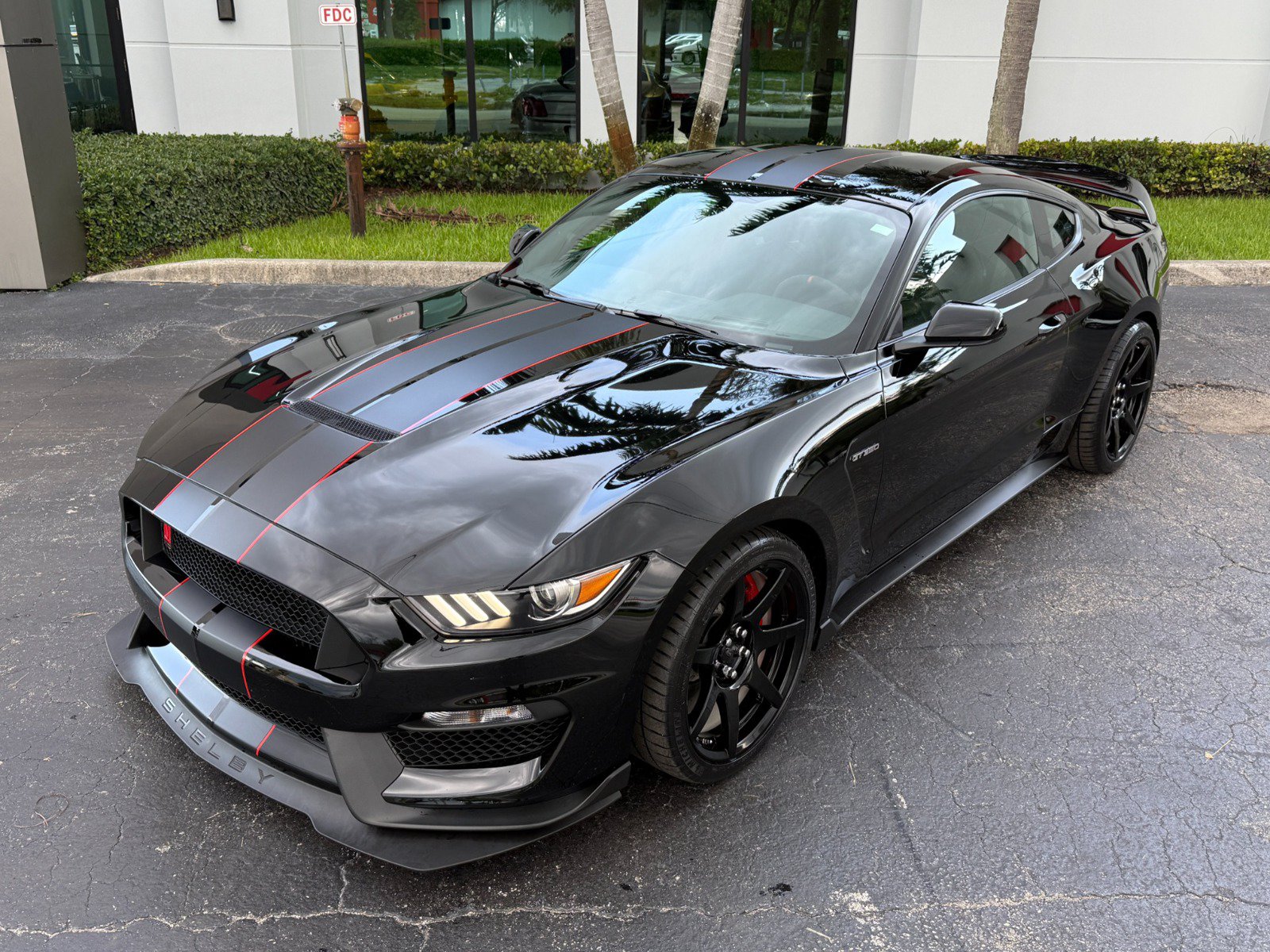 Used 2017 Ford Mustang Shelby GT350R w/ GT350R Equipment Group 920A RWD image 11