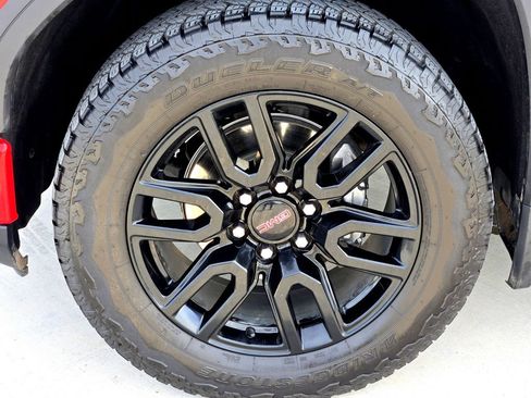 Used 2024 GMC Sierra 1500 Elevation w/ LPO, Elevation Black Package image 9