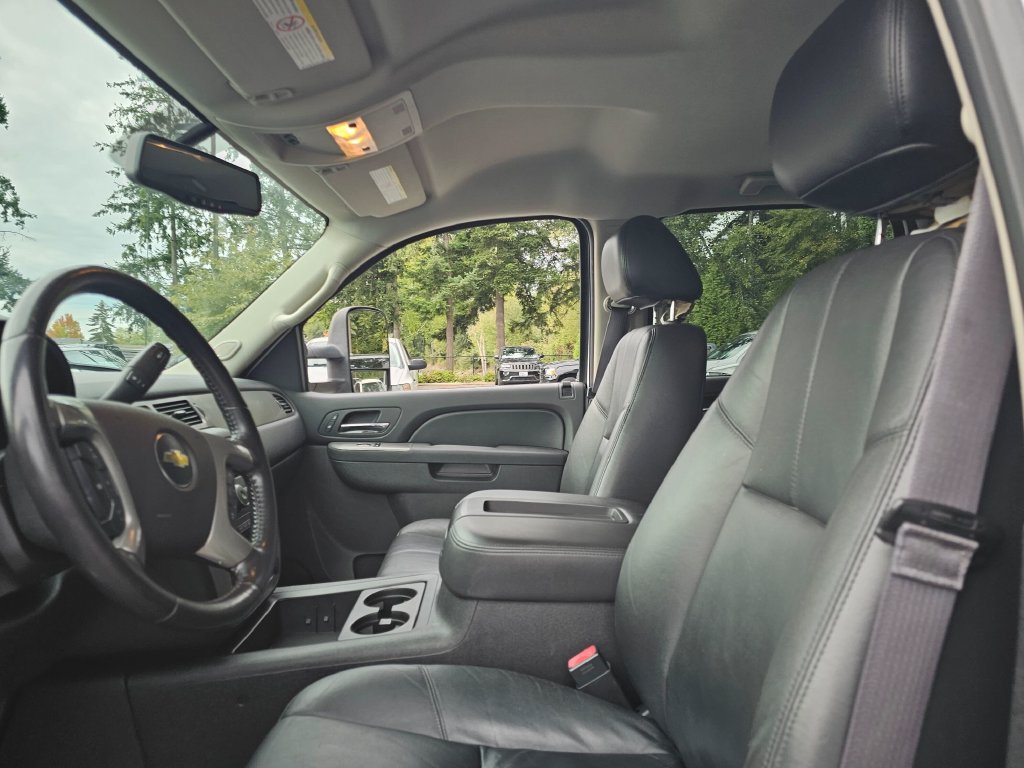 Used 2014 Chevrolet Silverado 3500 LTZ w/ LTZ Plus Package AWD/4WD image 23