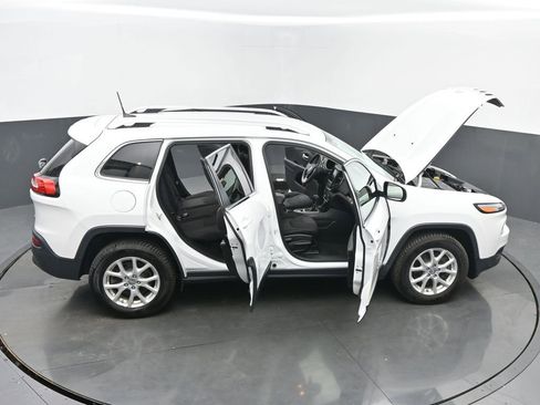 Used 2016 Jeep Cherokee Latitude w/ Cold Weather Group AWD/4WD image 63