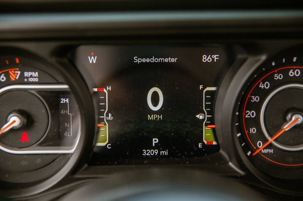 Used 2025 Jeep Gladiator Rubicon AWD/4WD image 18