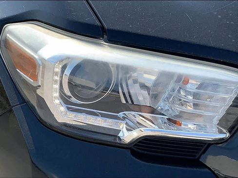 Used 2016 Toyota Tacoma TRD Off-Road image 26