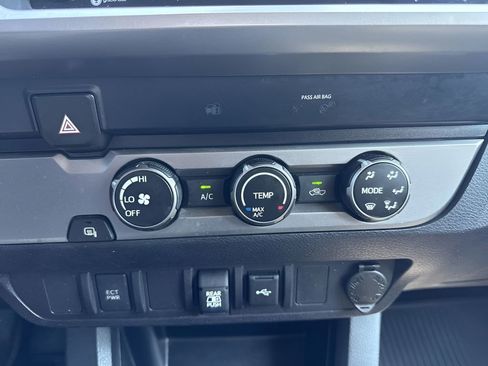 Used 2020 Toyota Tacoma SR5 RWD image 18