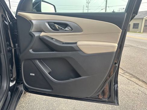 Used 2023 Chevrolet Traverse LT w/ LT Premium Package AWD/4WD image 27