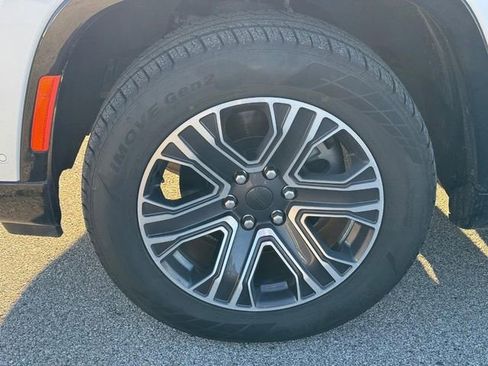 Used 2024 Jeep Wagoneer L Series II w/ Flexible Seating Group image 8