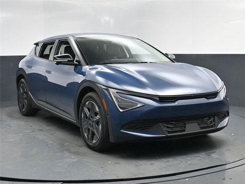 New 2025 Kia EV6 Light w/ Light LR Technology Package image 8