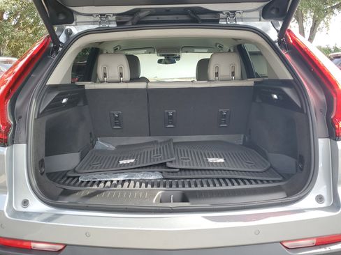 Used 2023 Cadillac XT4 Luxury w/ Cold Weather Package image 10