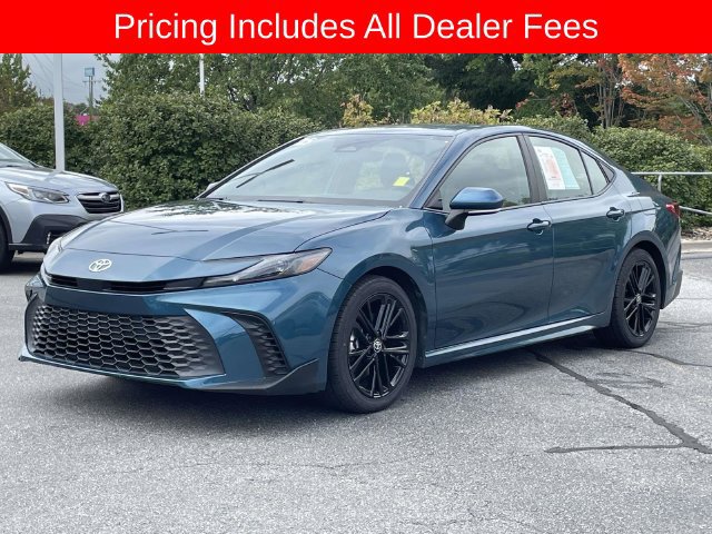 Used 2025 Toyota Camry SE FWD image 1