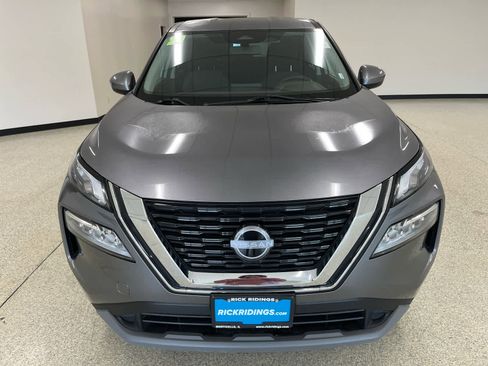 Used 2023 Nissan Rogue SV image 2