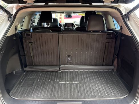 Used 2022 Toyota Highlander XLE image 22