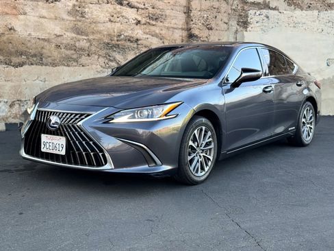 Used 2022 Lexus ES 300h w/ Accessory Package 2 image 8