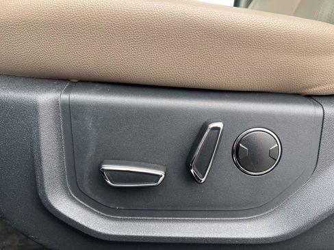 Used 2024 Ford Expedition Limited image 10