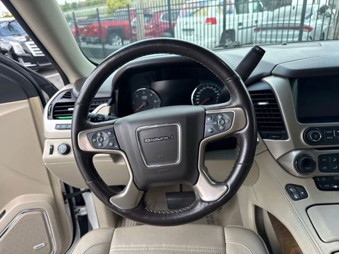 Used 2019 GMC Yukon XL Denali image 22
