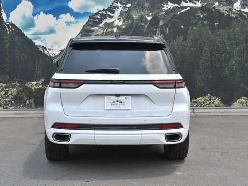 Used 2022 Jeep Grand Cherokee Summit AWD/4WD image 10