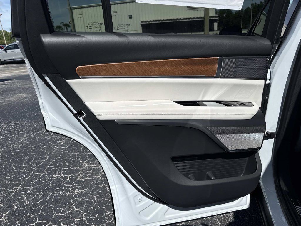 New 2027 Cadillac Vistiq Sport AWD/4WD image 13