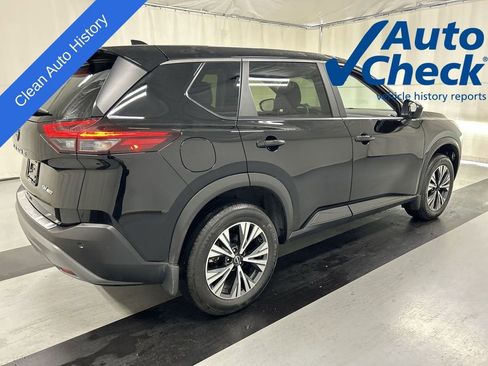 Used 2023 Nissan Rogue SV image 2