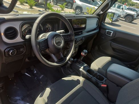 Used 2025 Jeep Wrangler Sport AWD/4WD image 15