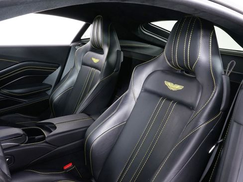 Used 2019 Aston Martin V8 Vantage Coupe RWD image 25