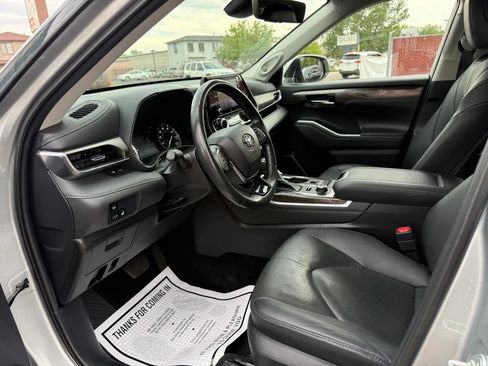 Used 2021 Toyota Highlander Limited AWD/4WD image 10
