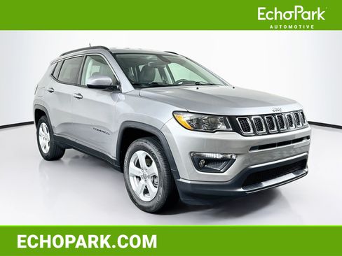 Used 2018 Jeep Compass Latitude FWD image 1