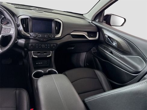 Used 2024 GMC Terrain SLT w/ Infotainment Package II image 18