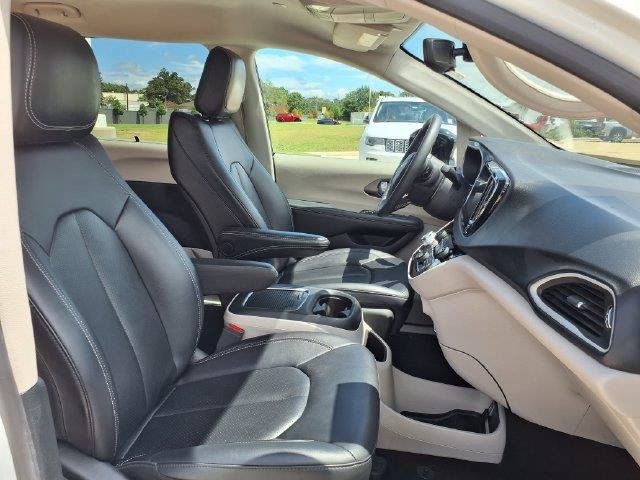 Used 2024 Chrysler Pacifica Touring-L FWD image 28
