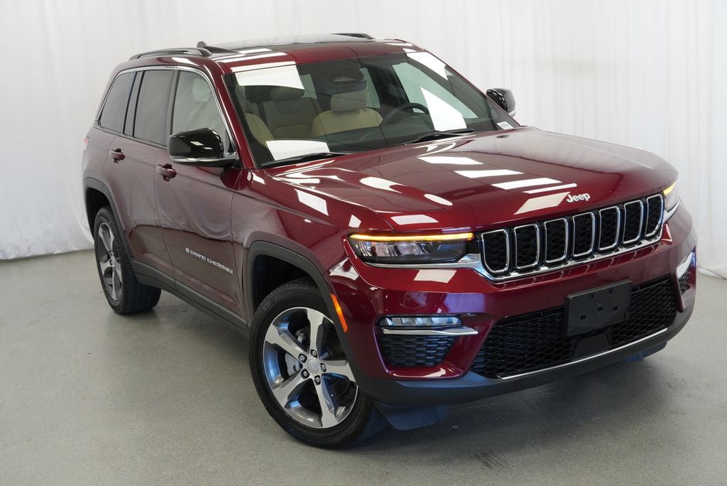 Certified 2025 Jeep Grand Cherokee Limited AWD/4WD image 15