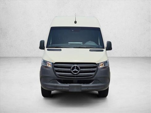 Used 2024 Mercedes-Benz Sprinter 2500 image 2