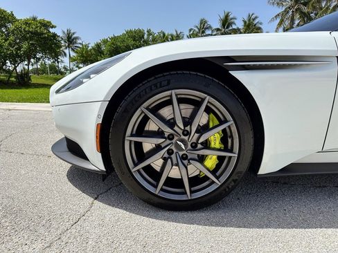 Used 2019 Aston Martin DB11 Volante RWD image 9