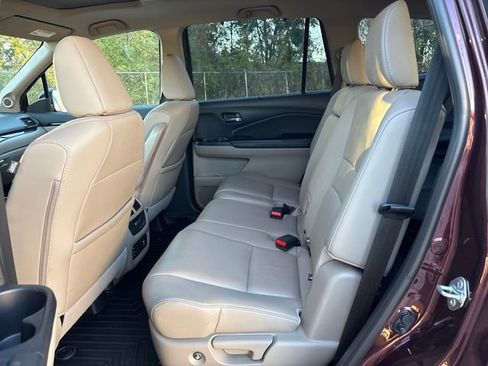 Used 2017 Honda Pilot Touring image 8