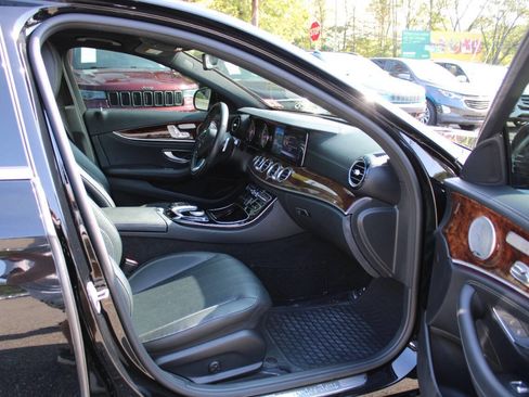Used 2017 Mercedes-Benz E 300 4MATIC image 29