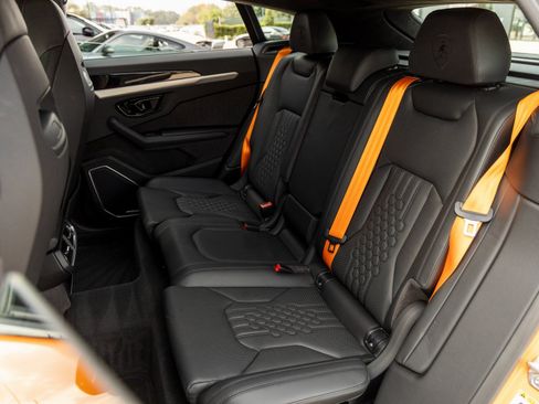 Used 2025 Lamborghini Urus SE image 31