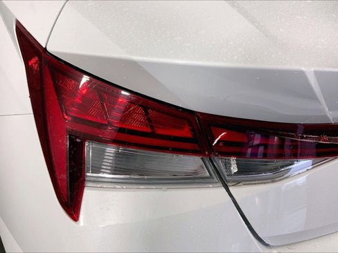 Used 2025 Hyundai Elantra Limited image 27