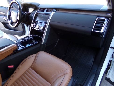 Used 2019 Land Rover Discovery HSE image 26