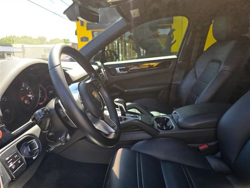 Used 2020 Porsche Cayenne AWD/4WD image 18