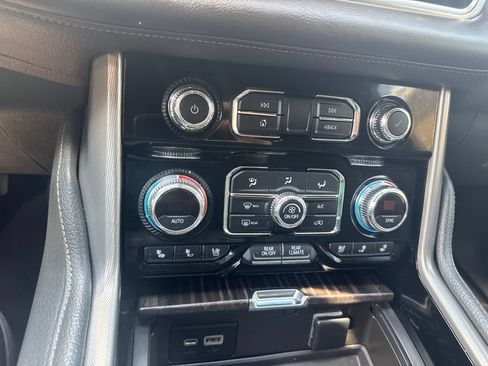 Used 2021 GMC Yukon Denali w/ Denali Premium Package AWD/4WD image 13