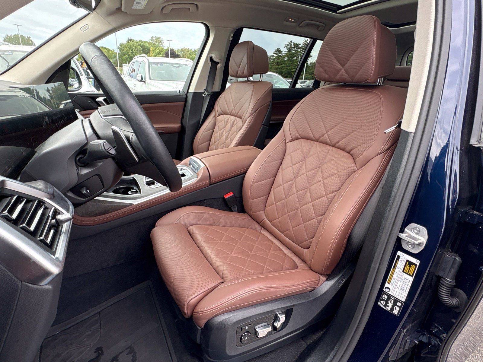 Used 2026 BMW X7 xDrive40i w/ Premium Package AWD/4WD image 12