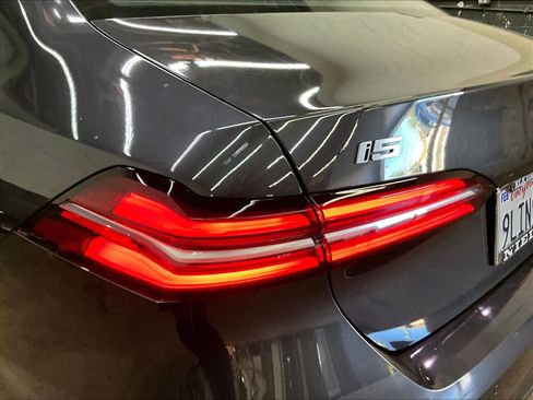 Used 2024 BMW i5 eDrive40i w/ Executive Package RWD image 31