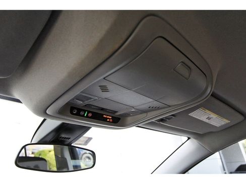 Used 2023 GMC Acadia SLE image 10